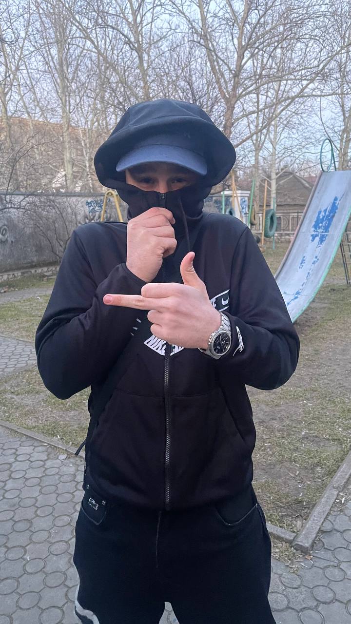 Ілюстрація до новини про чоловіка, який помочився посеред кафе
